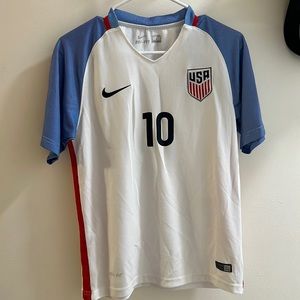 Carli Lloyd soccer jersey. Size youth small/medium.